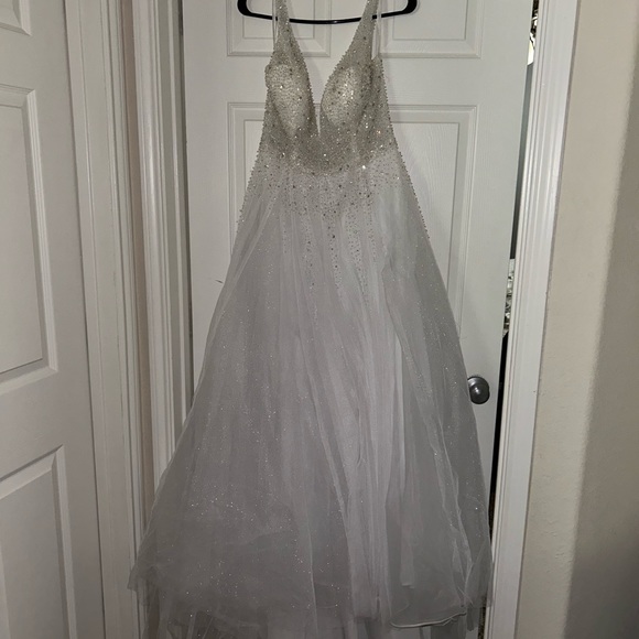 Wedding dress - Picture 4 of 7